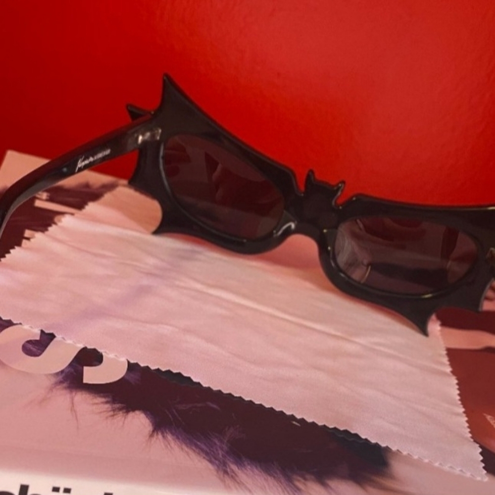 Vampira® Bat Glasses in Black by La Femme En Noir Soldout - Picture 9 of 9